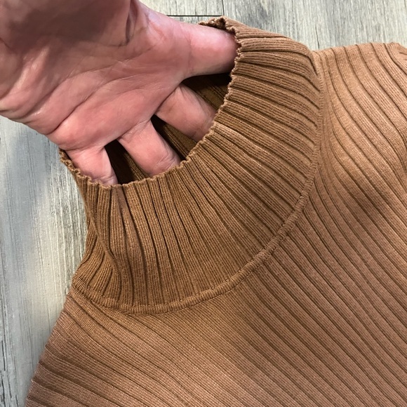 Adrianna Papell. Ribbed long sleeve mock turtleneck. Size S - Picture 4 of 9